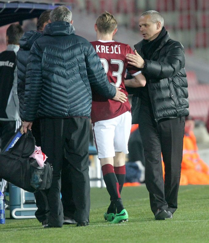 Sparta vs. Brno, utkání Gambrinus ligy (zraněný Krejčí a Lavička)