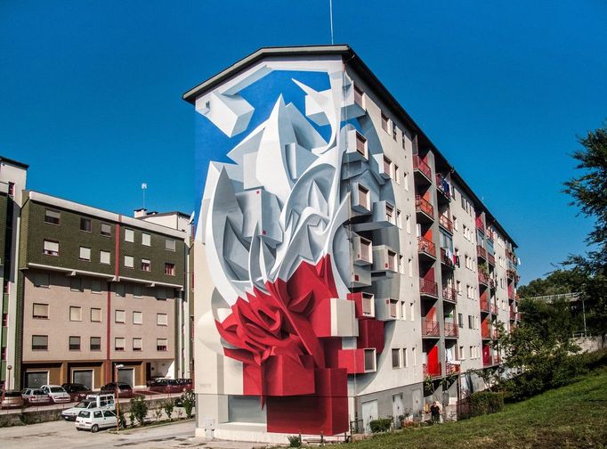 Pohled na 3D optickou iluzi, kterou pomocí techniky graffiti vytvořil na domě italský umělec Manuel Di Ritas.