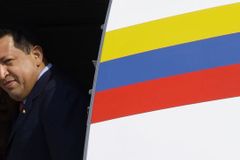 Chávez nakupuje v Rusku zbraně. Přivítal by i vojáky