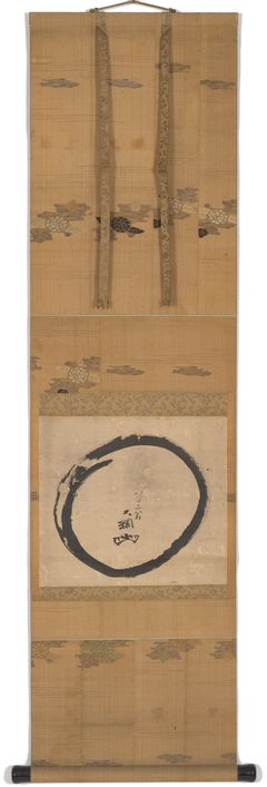 Tento kruh ensó namaloval Daikō Sōgen, který žil v letech 1772 až 1860. Podepsal se doprostřed, jako by naznačoval, že se svět točí kolem něj.