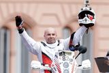 Téhož dne se motocyklistovi Michalu Hernikovi stalo osudné dobrodružství zvané 
Rallye Dakar. Polák zemřel na následky přehřátí organismu a dehydratace, nalezli ho zhruba 14 kilometrů před cílem třetí etapy v argentinském Chilecitu.