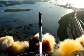 Dvakrát vyšší než Petřínská rozhledna. Musk úspěšně otestoval loď pro misi na Mars