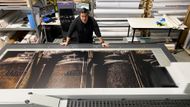 Tisk velkoformátových fotografií Dana Materny pro jeho výstavu v Musoleu Davida Černého