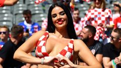 Chorvatská fanynka Ivana Knöllová v hledišti na Euru 2024