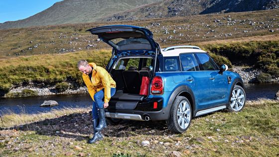 Nová generace SUV Mini Countryman hodně vyrostla. Podívejte se na fotografie.