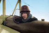 Ruský nadporučík Georgij Dobrovolskij sedí ve francouzském jednoplošníku zvaném Deperdussin TT. Snímek pochází z listopadu 1915.