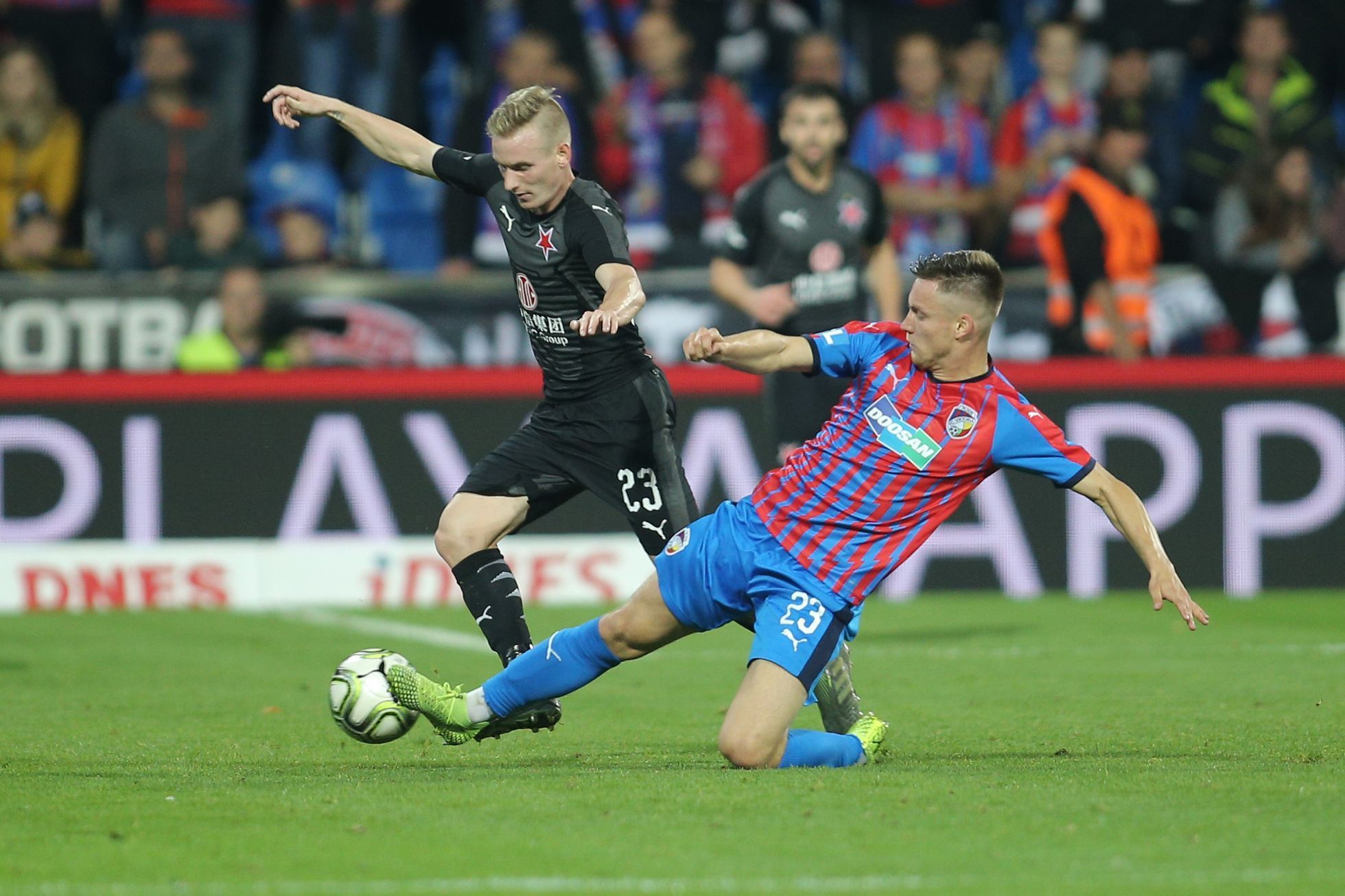Lukáš Kalvach a Petr Ševčík v utkání 14. kola F:L Plzeň - Slavia