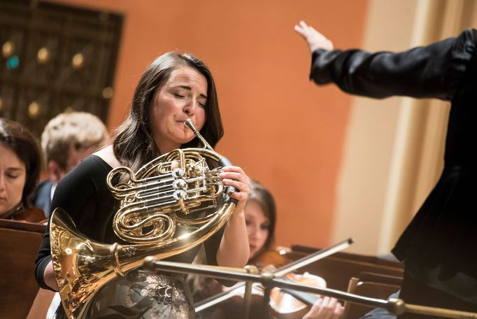 Mozartův Koncert pro lesní roh a orchestr č. 4 zahrála Kateřina Javůrková.