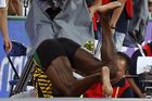 Na mistrovství světa v atletice, které hostil čínský Peking, sice Usain Bolt ve sprintech nenašel přemožitele, ovšem nakonec se přeci jen našel muž, který jamajský blesk poslal na dráze do kolen. Čínský kameraman na Segwayi.