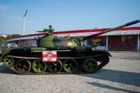 Srbští fanoušci se s tím nemažou. Před stadion Crvené zvezdy zaparkovali tank T-55