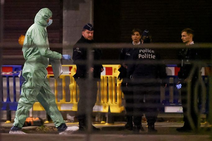 Belgická policie na místě střelby v Bruselu.