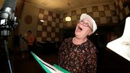 Miriam Kantorková se umí vžít do každé postavy, kterou vypráví. Posluchači se mohli přidat a společně nahrát pohádku "Oslí kapela"