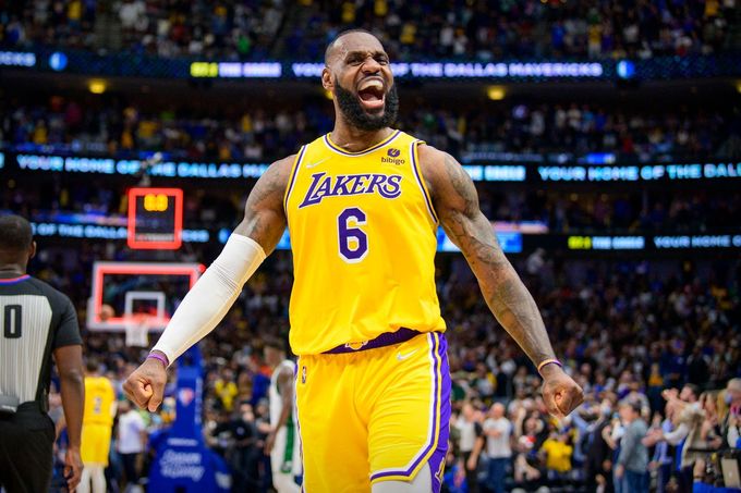 LeBron James v dresu LA Lakers