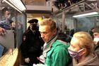 Navalnyj je v Moskvě na policejní stanici, vyšetřovatelé k němu nepustili advokáta
