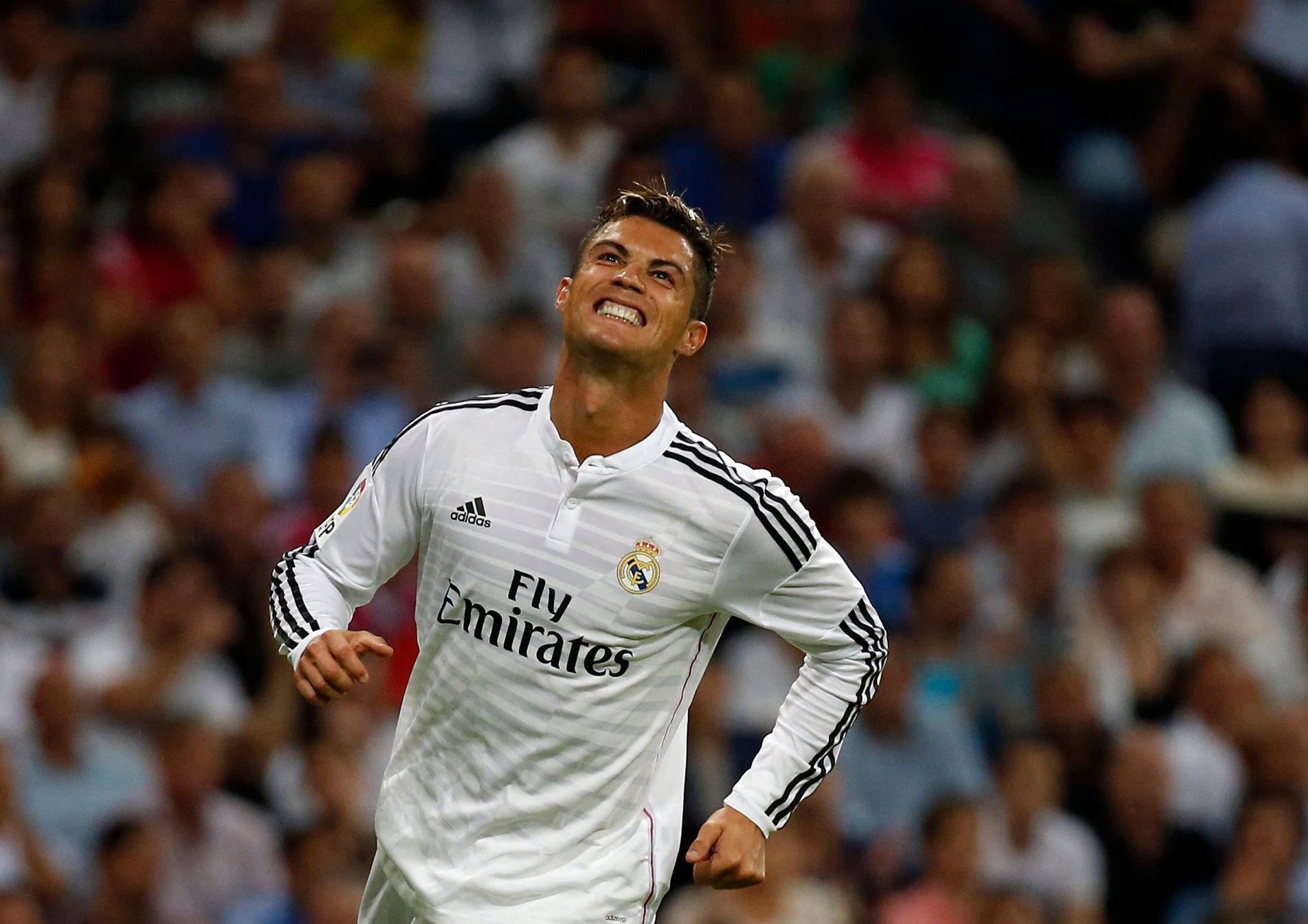 Cristiano Ronaldo smutní po porážce Realu s Atlétikem