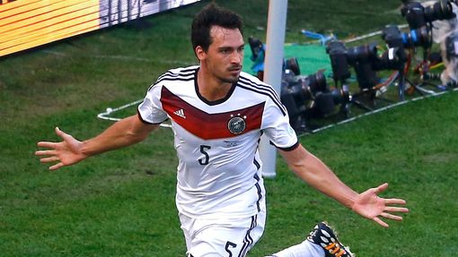 MS 2014, Německo-Francie: Mats Hummels slaví gól