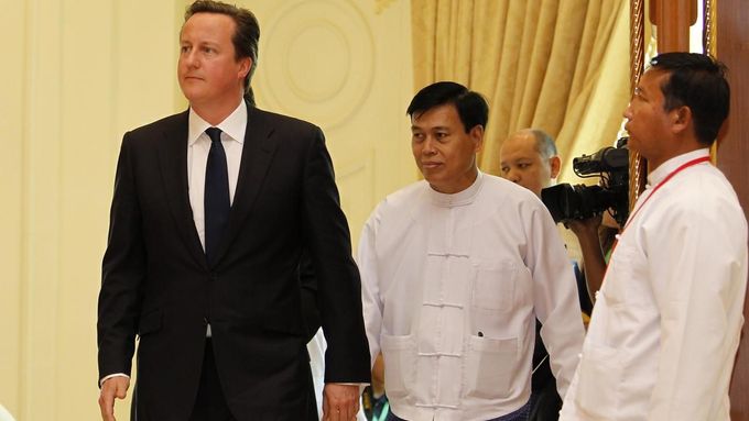 Cameron je první britský premiér, který tuto bývalou kolonii navštívil.