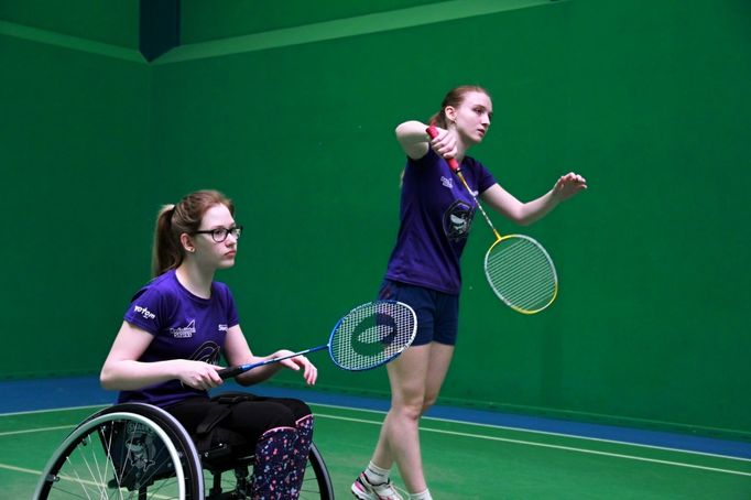 Czech Para-Badminton Open je v Česku ojedinělým turnajem. Účastnilo se ho sedm vozíčkářů. Každého z nich doplňoval zdravý spoluhráč.