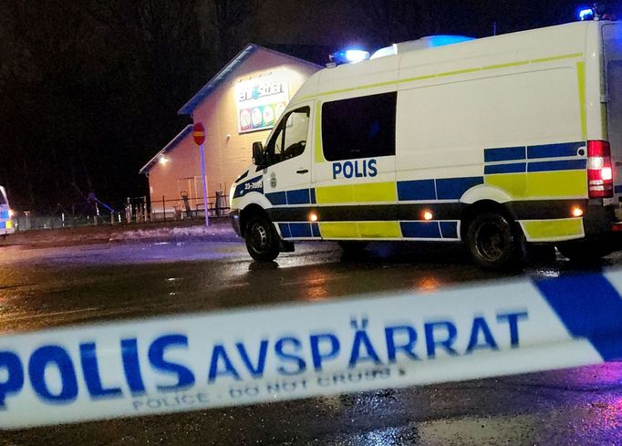 Policejní šéf v Örebro Roberto Eid Forest později ubezpečil, že podezřelý nemá vazby na žádný gang a policie věří, že "se další útoky nestanou".