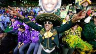 Green Bay, USA: fanoušek Green Bay Packers slaví během třetího kola draftu NFL.
