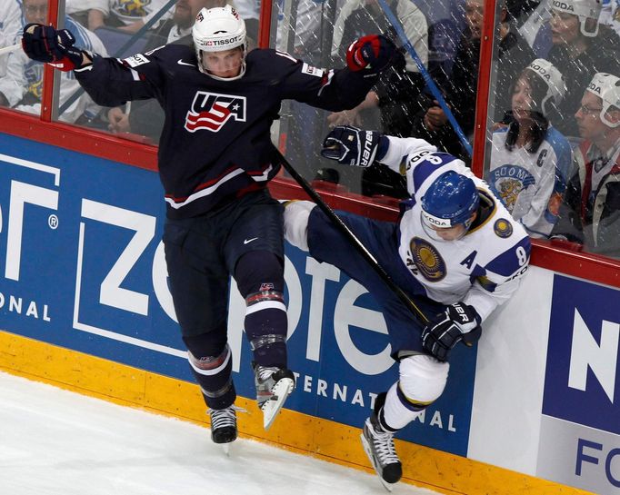 Souboj Abdelkadera a Žailajuova v utkání USA - Kazachstán