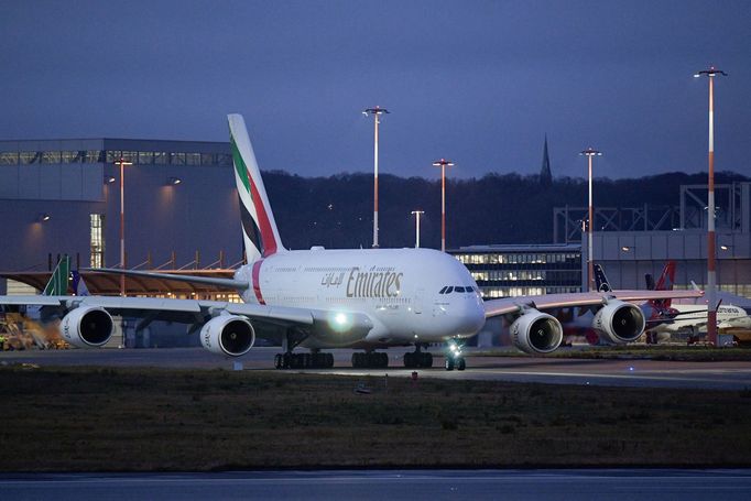 Společnost Airbus dodal poslední letoun typu A380. Převzala ho letecká společnost Emirates, která byla jeho nejvýznamnějším odběratelem.