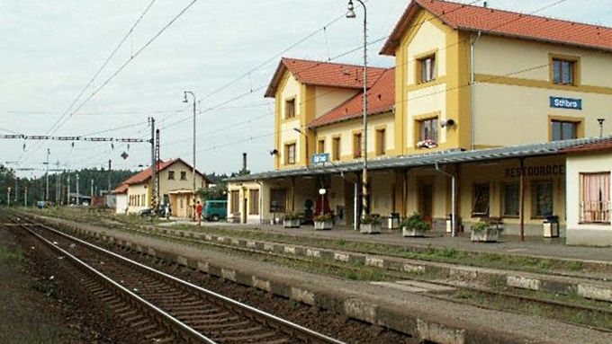 Vykolejený vagon byl vadný a poškodil část zcela nového III. koridoru u stanice Stříbro