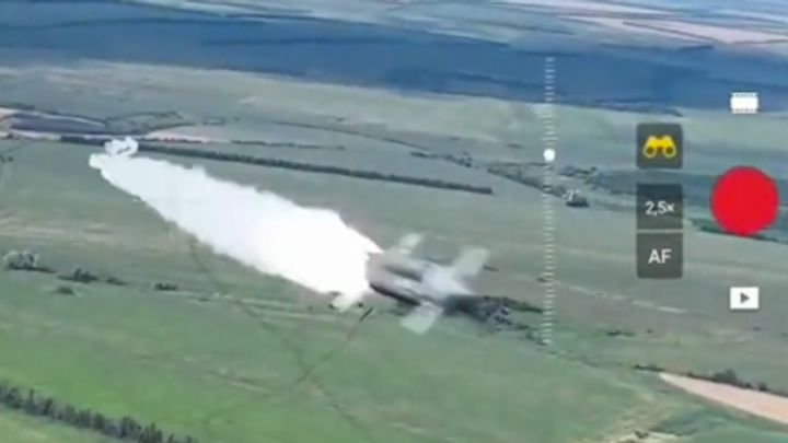 Nevídaný záběr. Ruská raketa vyrazí k dronu v plné rychlosti; Zdroj foto: Aktuálně.cz/Twitter/OSINTtechnical