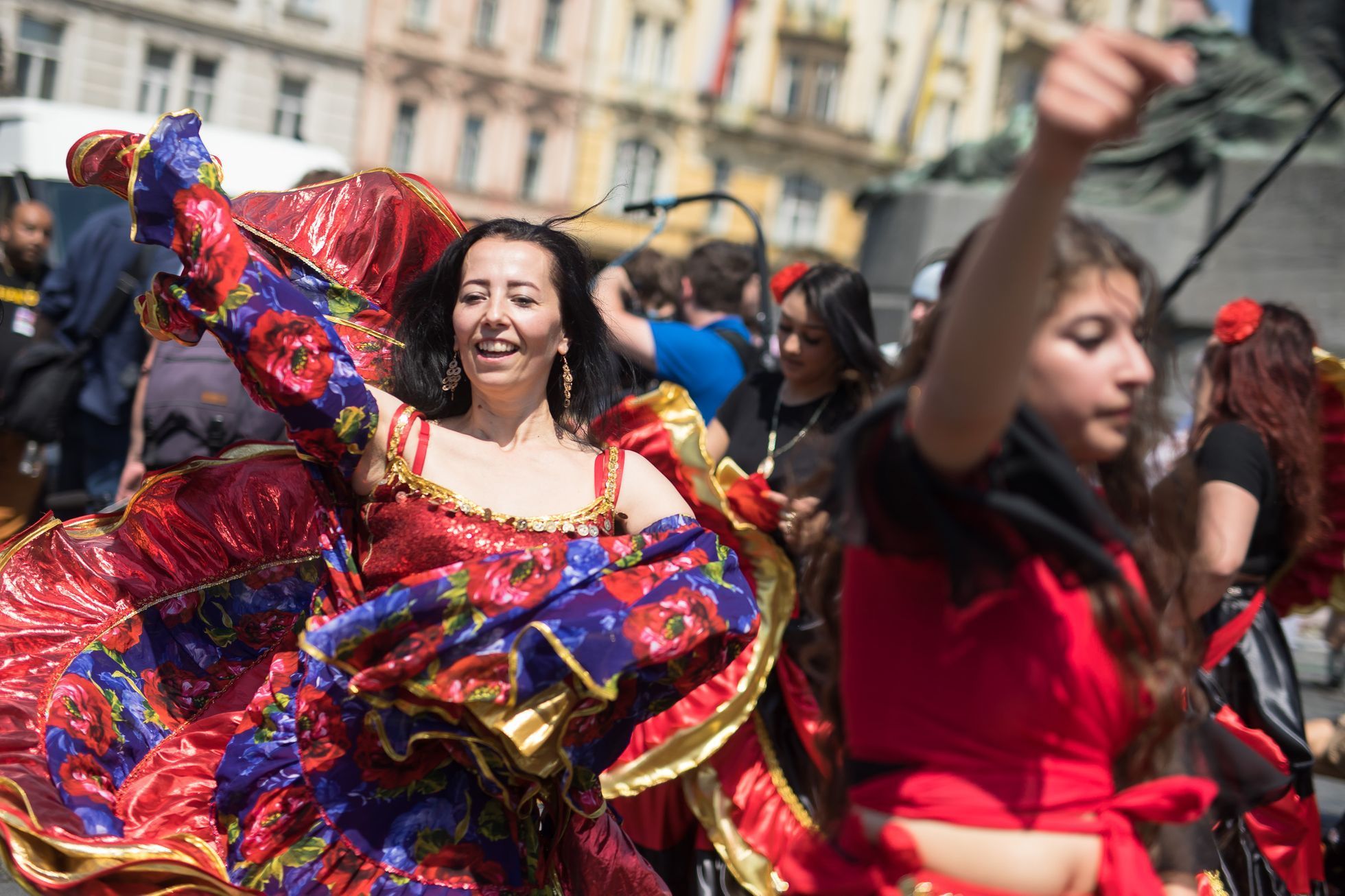 Romský taneční průvod Prahou, festival Khamoro