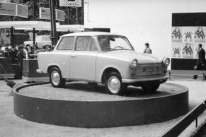 Před 65 lety přijel první Trabant. Proslul modrým dýmem a karoserií z duroplastu