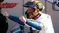 Jezdec Suzuki Joan Mir slaví po Velké ceně Valencie titul šampiona MotoGP