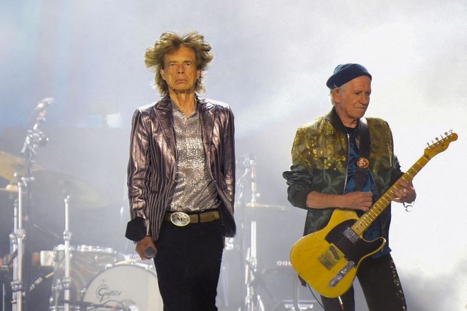 Zpěvák Mick Jagger a Keith Richards při letošním koncertu The Rolling Stones v Houstonu.