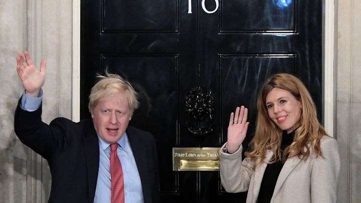 Rudá zeď padla, Británie je Borisova. Johnson dotáhne brexit a začne měnit zemi