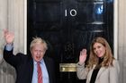 Rudá zeď padla, Británie je Borisova. Johnson dotáhne brexit a začne měnit zemi