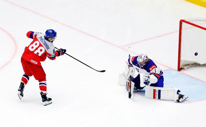 David Pastrňák dává gól v zápase MS 2025 Česko - USA