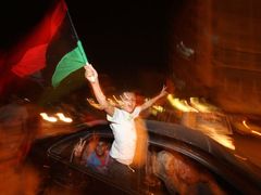 V baště kaddáfího odpůrců v Benghází se naopak slavilo.