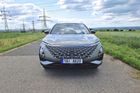 Na český trh přišla v posledních týdnech řada čínských značek, mezi nimi také Omoda s kompaktním SUV 5 v benzinové a elektrické verzi. První jmenovaná se ve vyšší výbavě Premium dostala do redakční garáže.