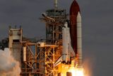 Raketoplán Endeavour odstartoval k poslednímu letu do vesmíru v pondělí ve 14:56 SELČ.