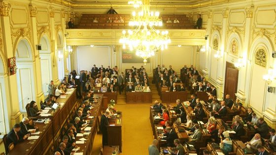 Poslanecká sněmovna poprvé o svém rozpuštění. Řekla ne