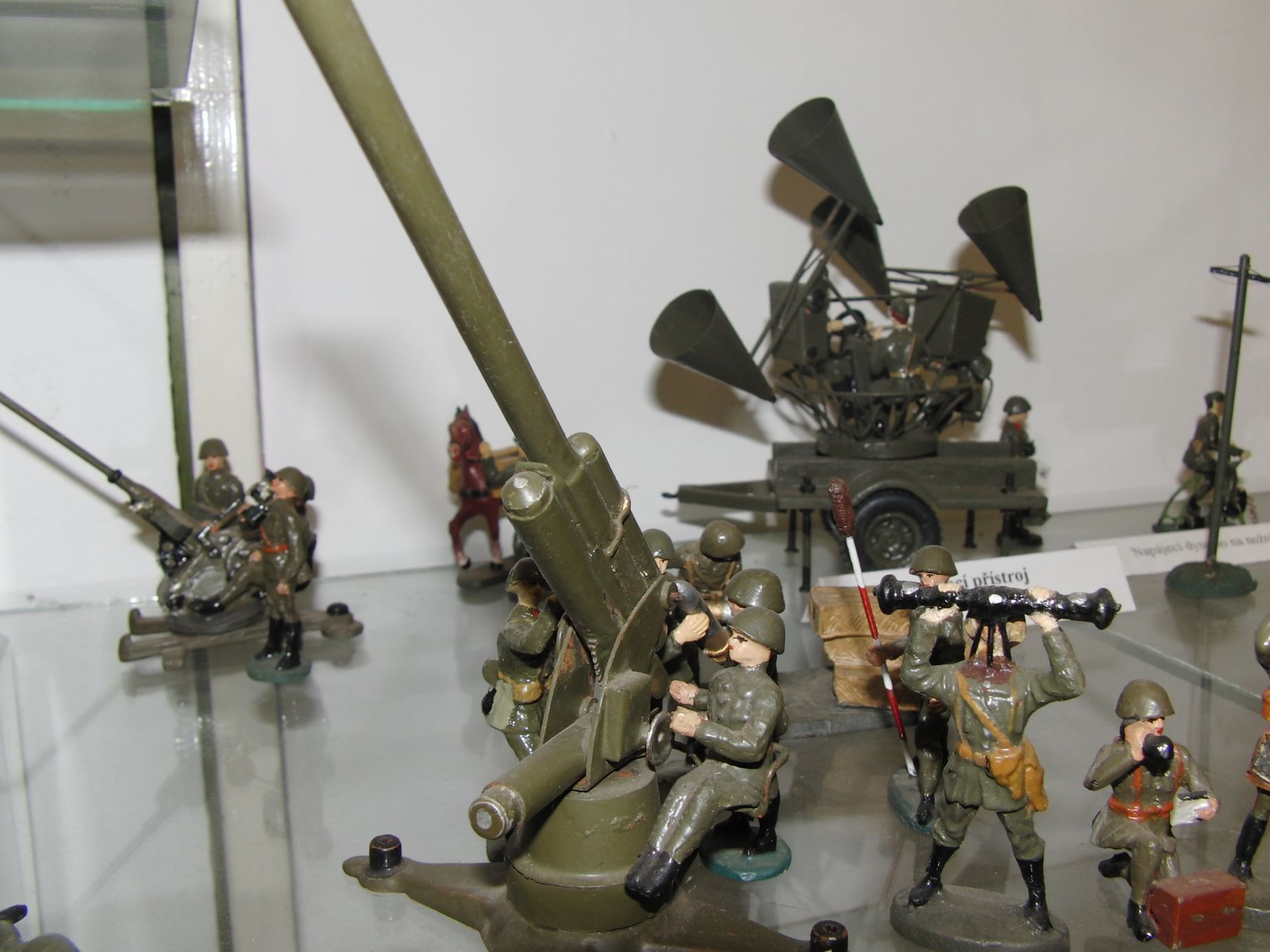 Vojáčci a modely vojenské techniky Lubora Šušlíka