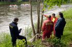 Policisté našli tělo vodáka, který na Moravě pod vlivem alkoholu vypadl z kanoe
