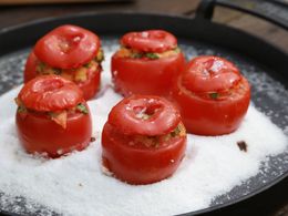 Plněná grilovaná rajčata                           