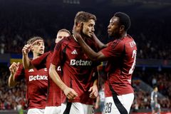 Sparta za poločas zničila Baník. Karviná dala na Slovácku vítězný gól v deseti