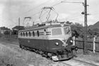 První prototyp Bobiny se těsně po vyrobení oživoval na zkušebním úseku přímo v areálu továrny v plzeňských Doudlevcích. V roce 1953 to byl jediný úsek v celém Československu elektrifikovaný napěťovou soustavou 3000 Voltů.
