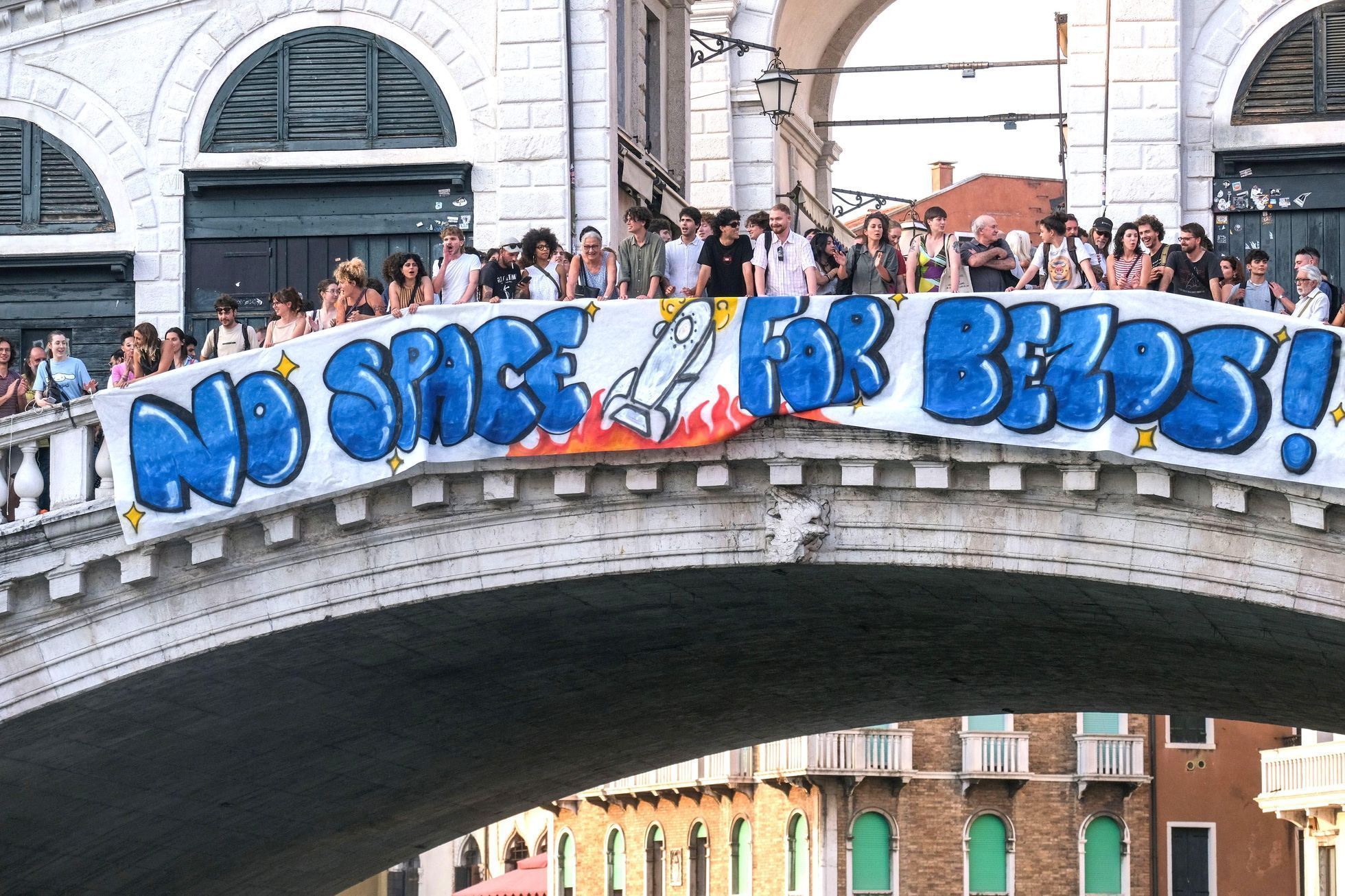 Bezos, Sanchez, Benátky, svatba, protesty