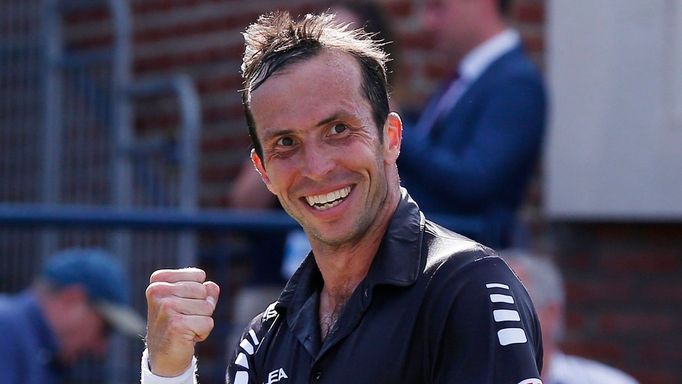 Czech Republic's Radek Stepanek celebrates winning his match against Britain's Andy Murray at the Queen's Club Championships in west London June 12, 2014. REUTERS/Suzanne