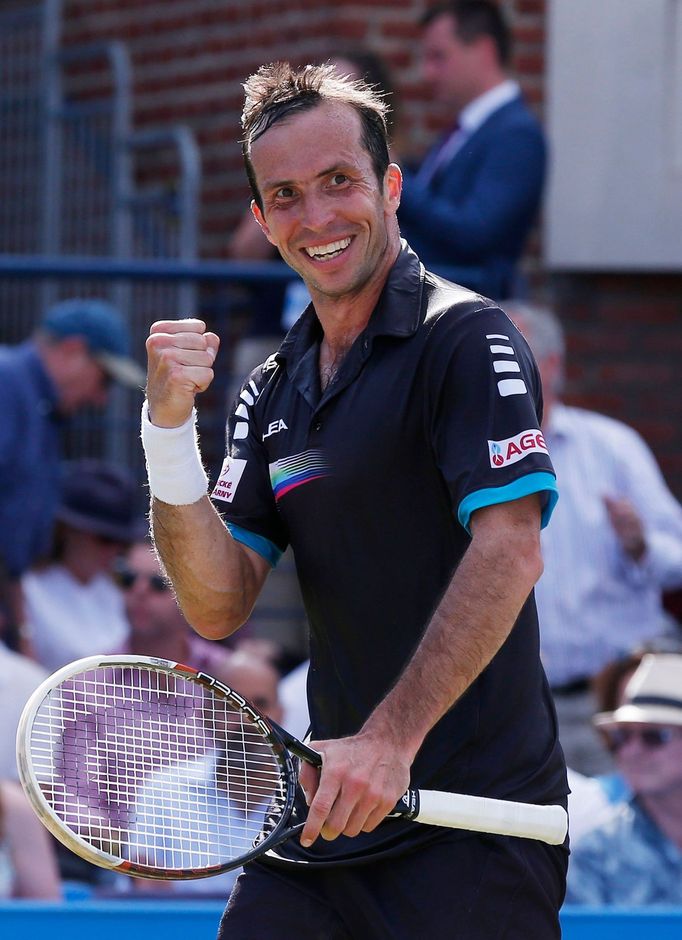 Czech Republic's Radek Stepanek celebrates winning his match against Britain's Andy Murray at the Queen's Club Championships in west London June 12, 2014. REUTERS/Suzanne