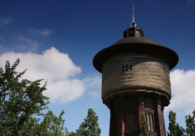 Michelská vodárenská věž, Michelský vodojem, Michelská vodárna nebo Vršovický vodojem jevěžovitá vodárenská stavba, která se nachází v Praze v horní Michli na Zelené lišce v Hanusově ulici nedaleko od hranice s Krčí. Stavbu z neomítnutých cihel s měděnou střechou, která se nachází v těsném sousedství někdejší Janečkovy zbrojovky a pozdější továrny pro výrobu motocyklů značky Jawa, navrhl významný český architekt Jan Kotěra. Byla postavena v letech 1906 až 1907. Až do roku1975 stavba sloužila svému původnímu účelu, totiž přívodu vody z Podolské vodárny v Podolí do vodárenského komplexu na Vinohradech a do Vršovic. Dnes tomuto účelu slouží pouze podzemní vodojem.