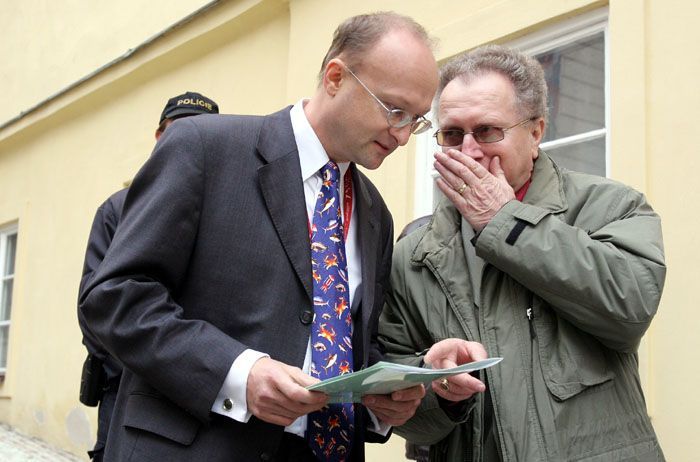 Peter Wickenden, tiskový mluvčí britské ambasády