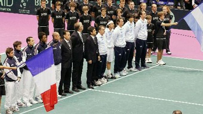 O finále Davis cupu bojuje také Francie s Argentinou